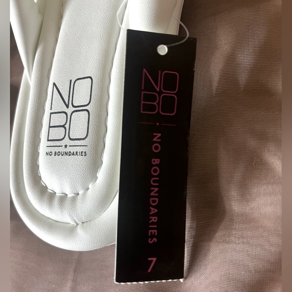No Boundaries Cream Flip Flops - Picture 4 of 5